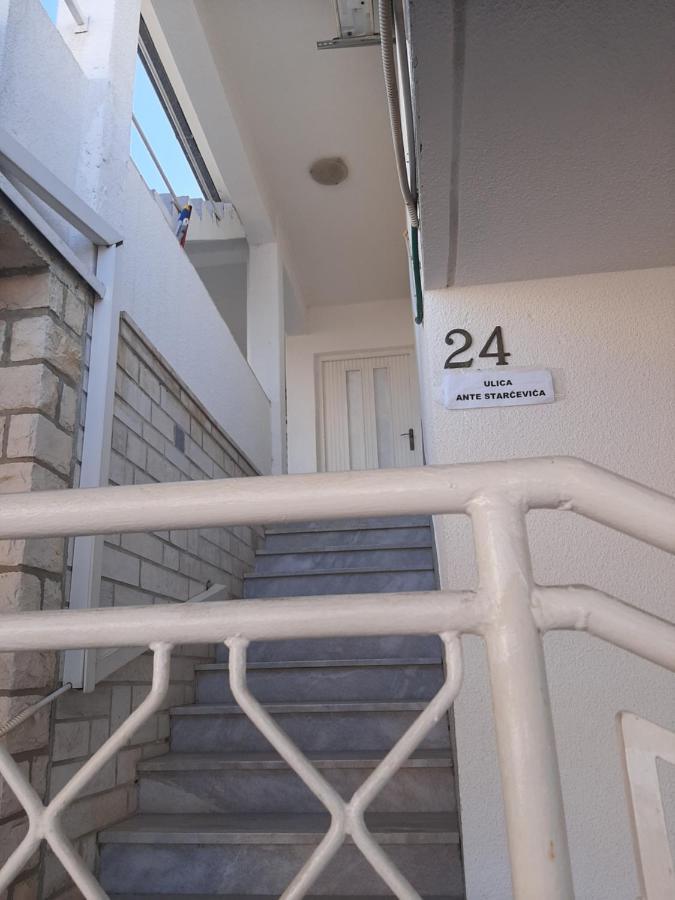 App Borna Apartment Crikvenica Bagian luar foto