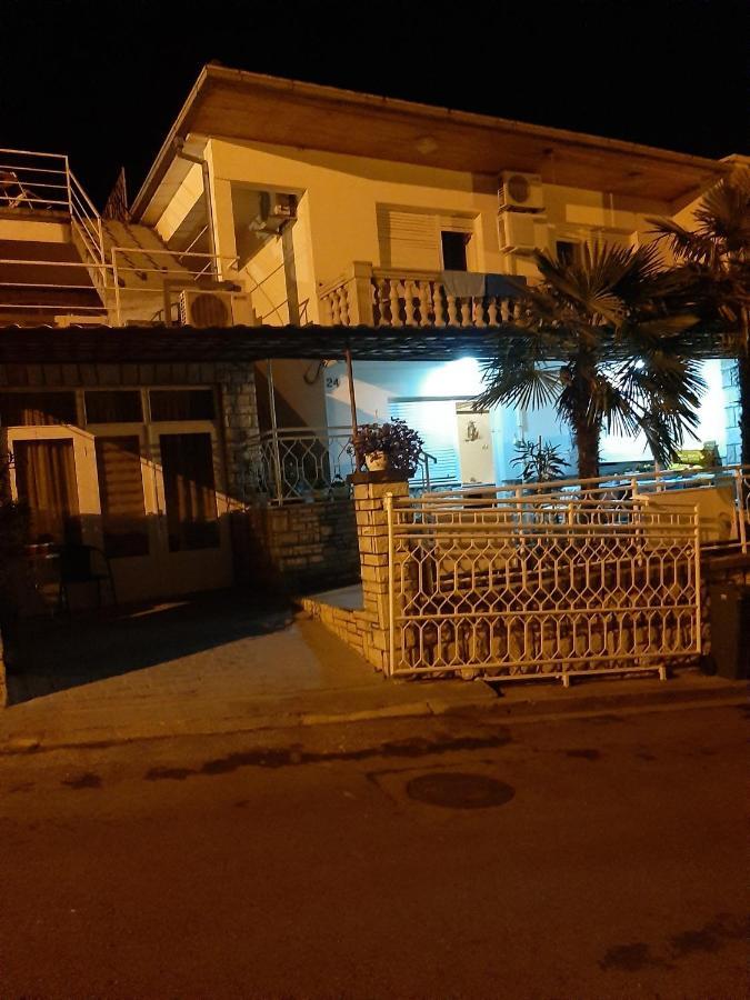 App Borna Apartment Crikvenica Bagian luar foto